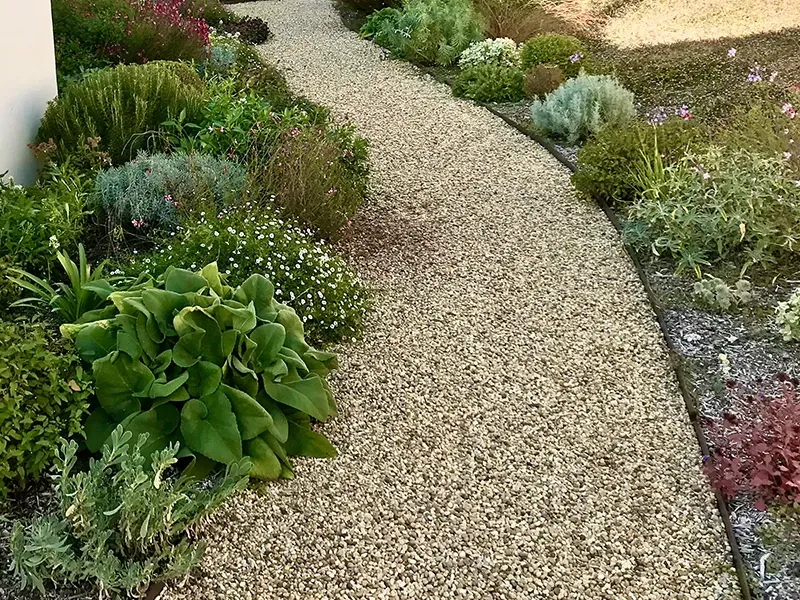 Une-terrasse---à-Pernes-les-Fontaines